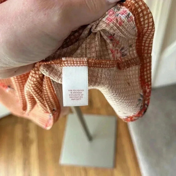 Size M burnt orange and flower cold shoulder flowy top from LC by Lauren Conrad - Picture 3 of 4